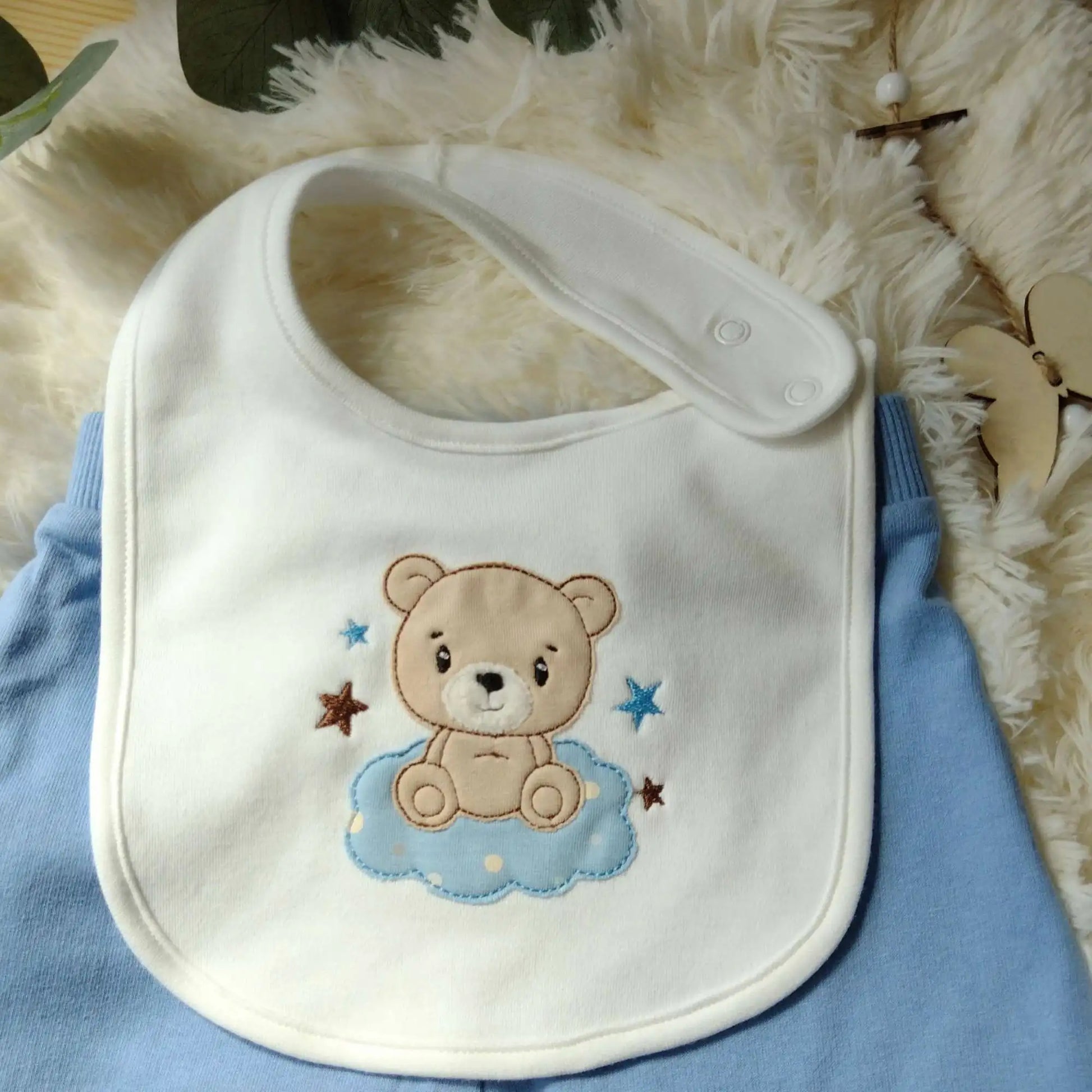 Výšivka medvedik na oblaciku 